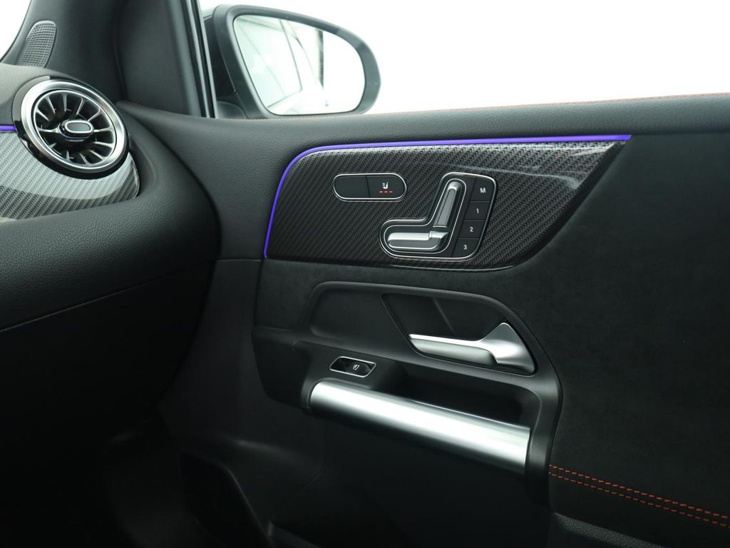 Mercedes-Benz B 220 2025