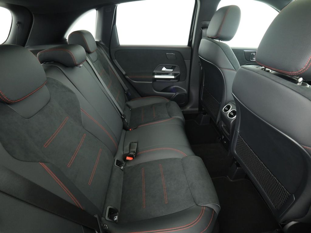 Mercedes-Benz B 220 2025