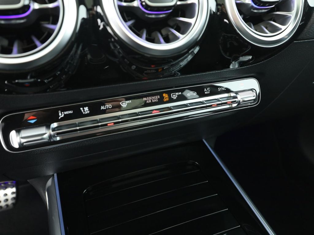 Mercedes-Benz B 220 2025