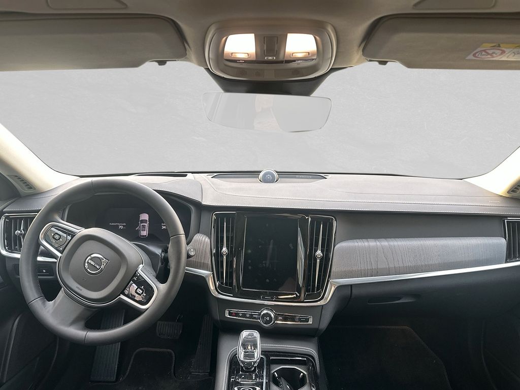 Volvo V90 2025