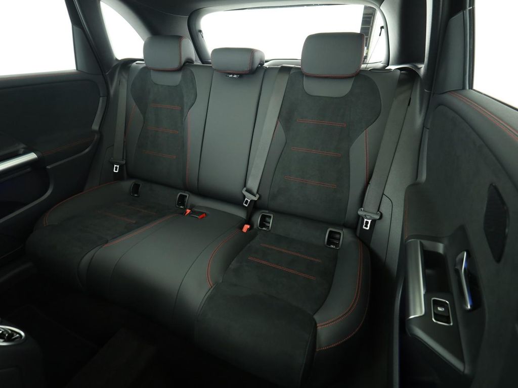 Mercedes-Benz B 220 2025