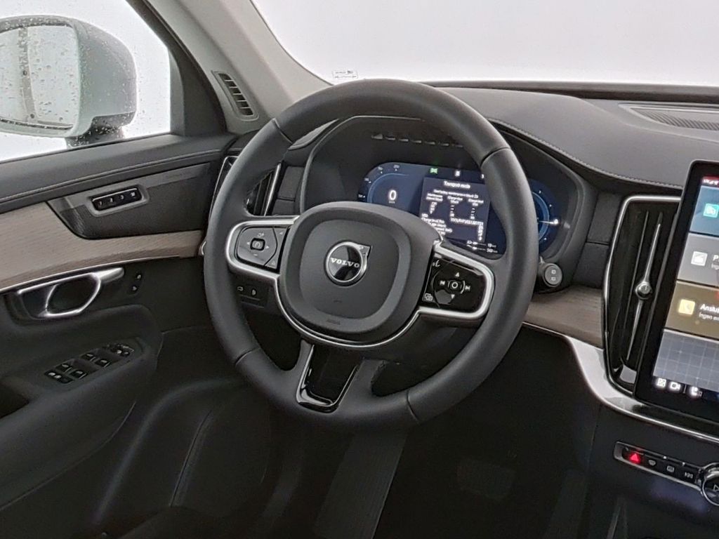 Volvo XC90 2025