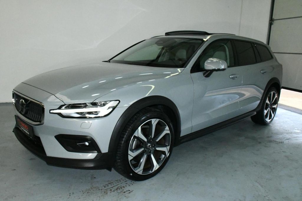 Volvo V60 Cross Country 2023