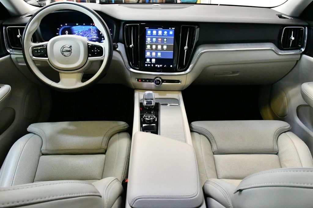 Volvo V60 Cross Country 2023