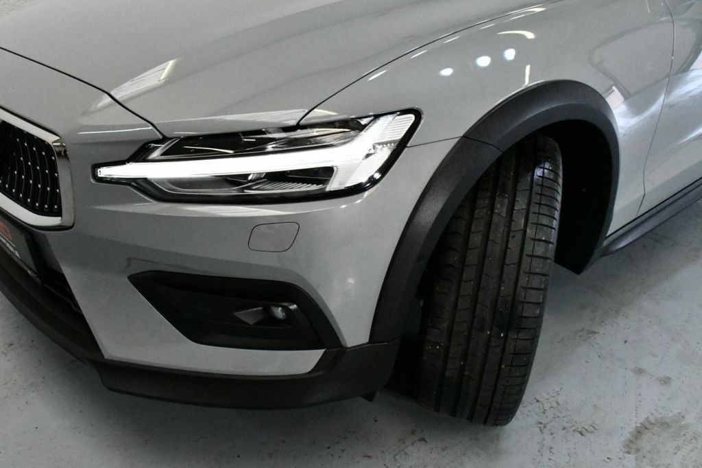 Volvo V60 Cross Country 2023