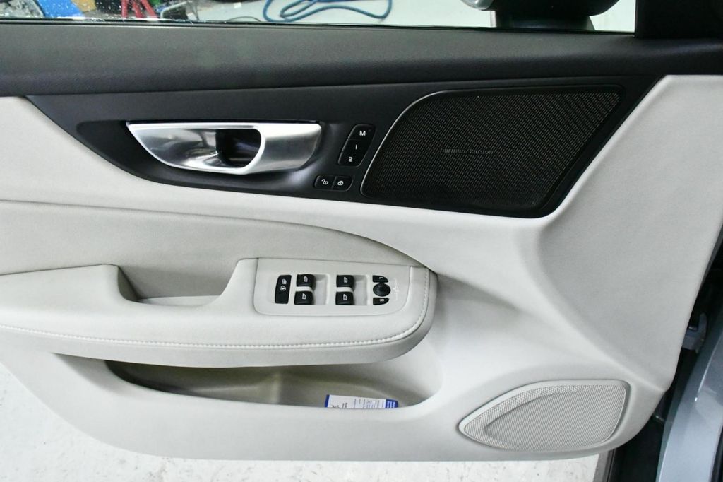 Volvo V60 Cross Country 2023