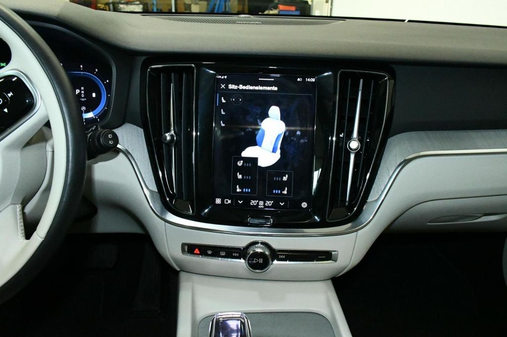 Volvo V60 Cross Country 2023