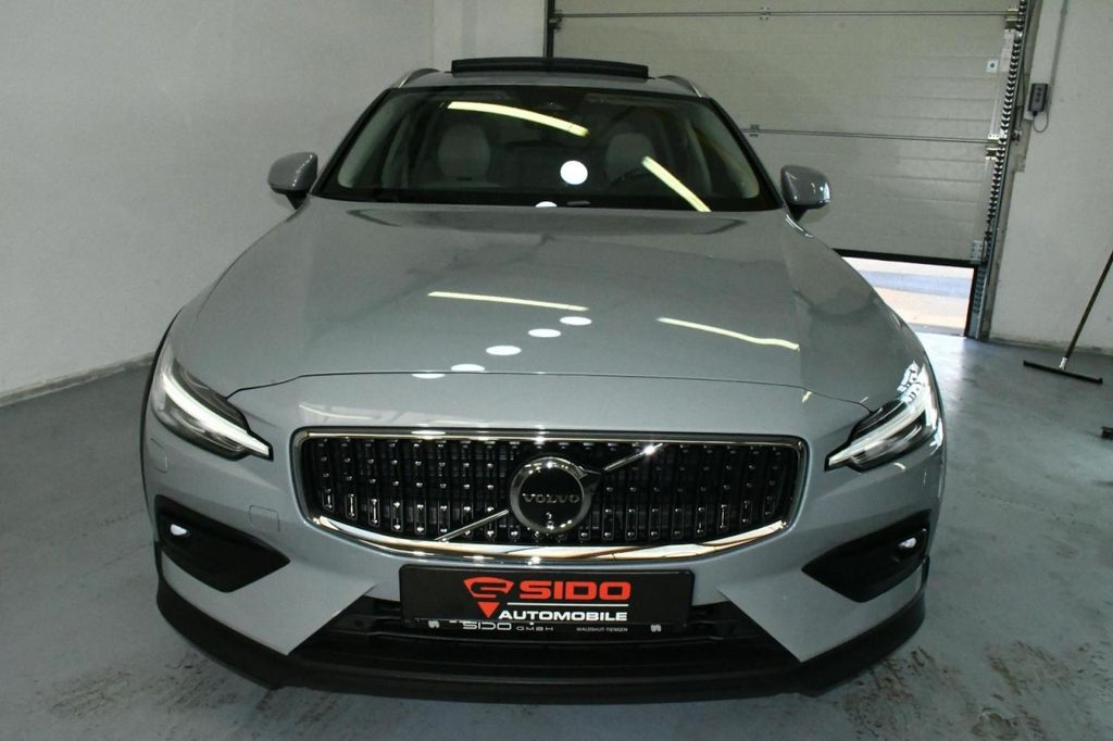 Volvo V60 Cross Country 2023