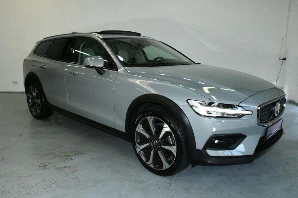 Volvo V60 Cross Country 2023