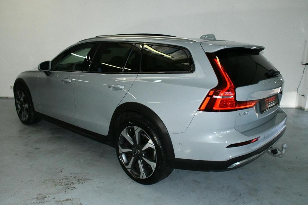 Volvo V60 Cross Country 2023