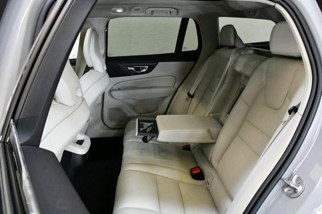 Volvo V60 Cross Country 2023