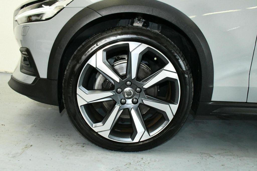 Volvo V60 Cross Country 2023