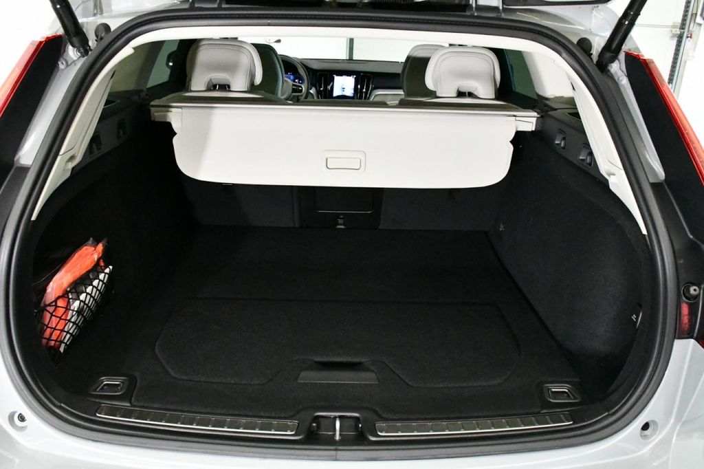 Volvo V60 Cross Country 2023