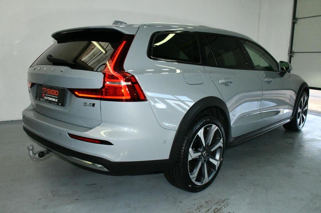 Volvo V60 Cross Country 2023