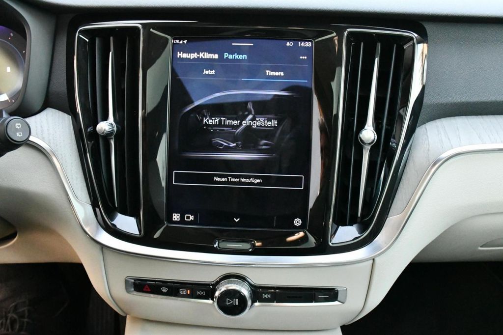 Volvo V60 Cross Country 2023