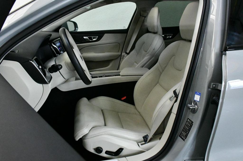 Volvo V60 Cross Country 2023