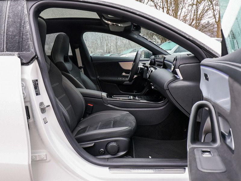 Mercedes-Benz CLA 200 2025