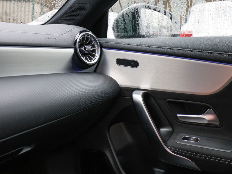 Mercedes-Benz CLA 200 2025