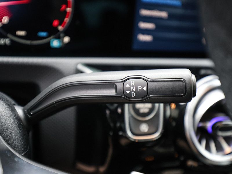 Mercedes-Benz CLA 200 2025