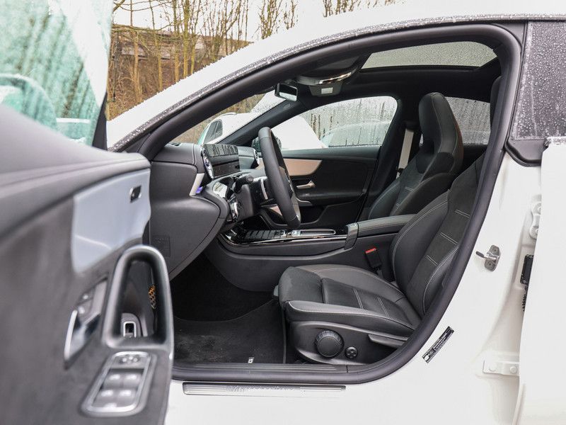 Mercedes-Benz CLA 200 2025