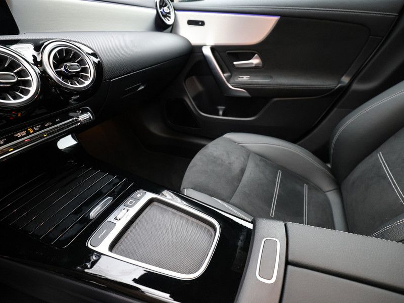 Mercedes-Benz CLA 200 2025