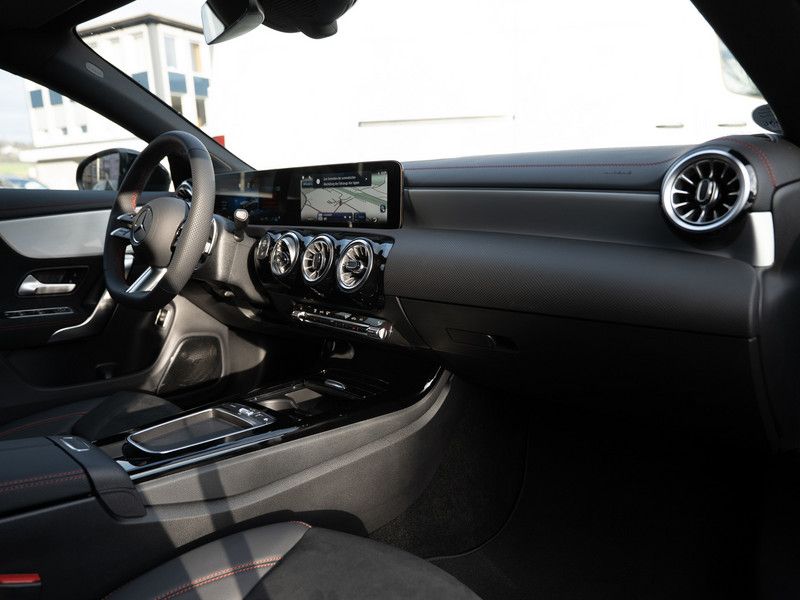 Mercedes-Benz CLA 200 2025