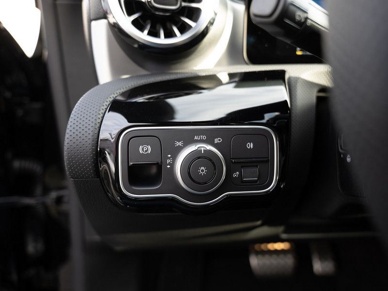 Mercedes-Benz CLA 200 2025