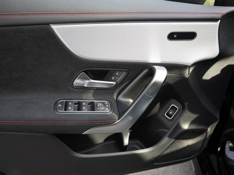 Mercedes-Benz CLA 200 2025