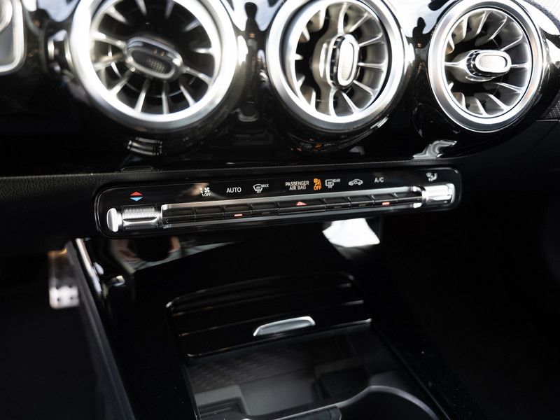 Mercedes-Benz CLA 200 2025