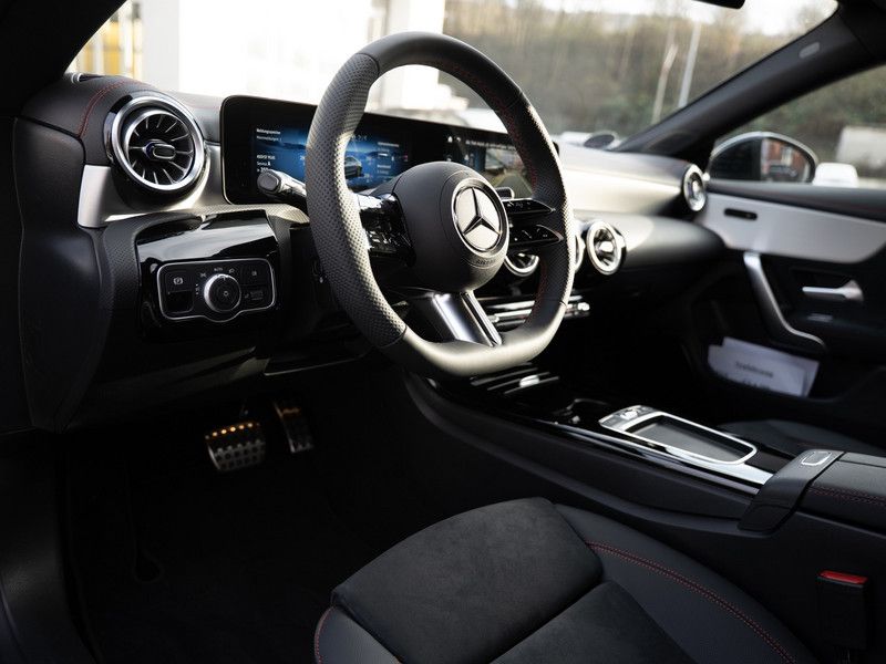 Mercedes-Benz CLA 200 2025