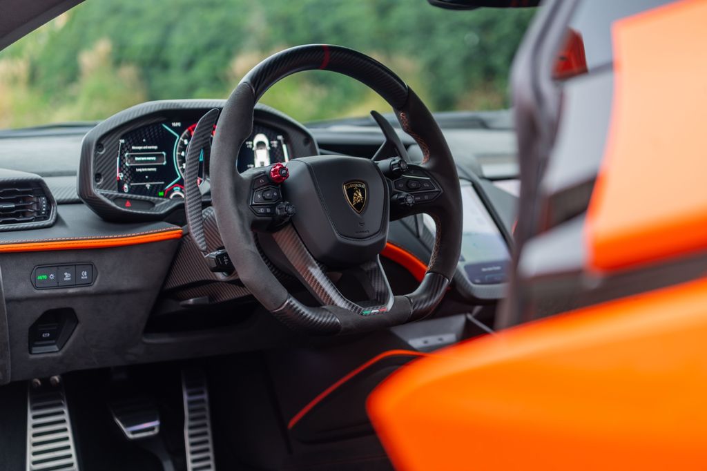 Lamborghini Revuelto 2025