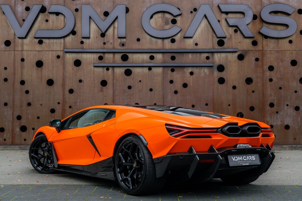 Lamborghini Revuelto 2025
