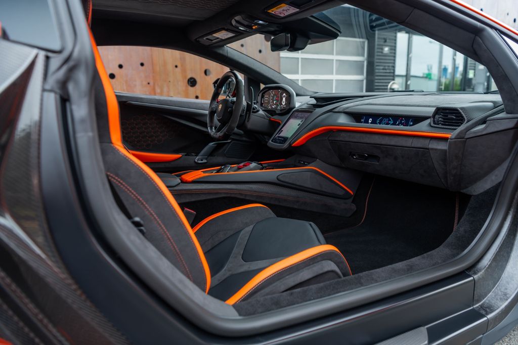 Lamborghini Revuelto 2025