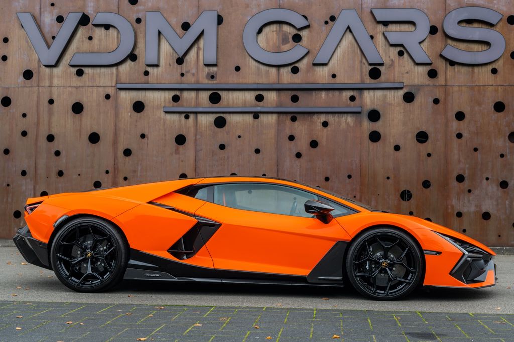 Lamborghini Revuelto 2025