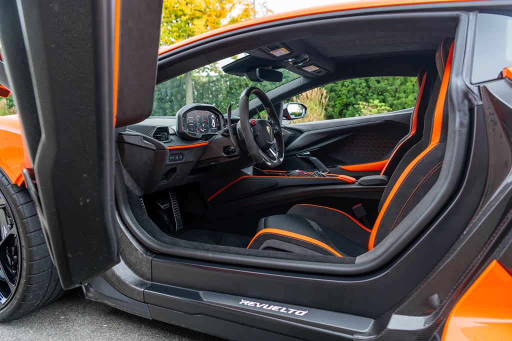 Lamborghini Revuelto 2025
