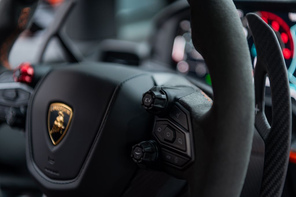 Lamborghini Revuelto 2025