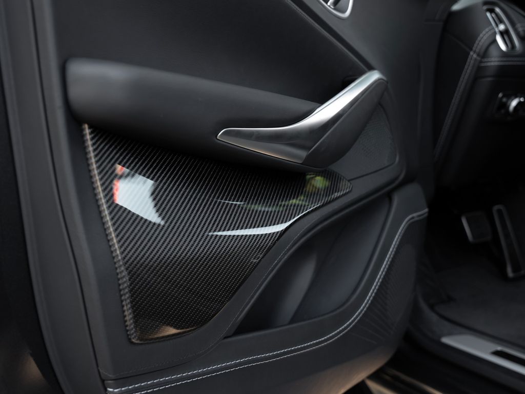 Aston Martin DBX 2023