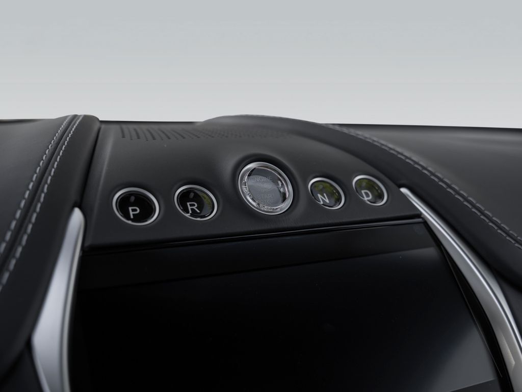 Aston Martin DBX 2023