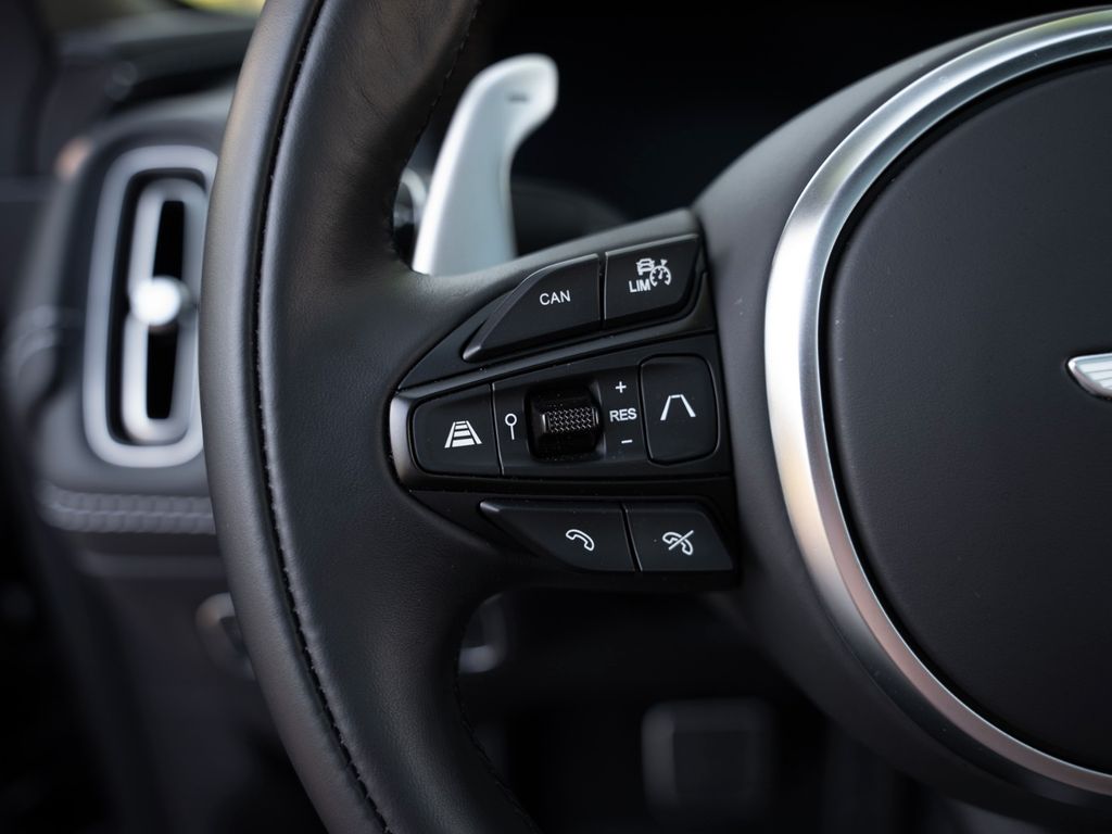 Aston Martin DBX 2023