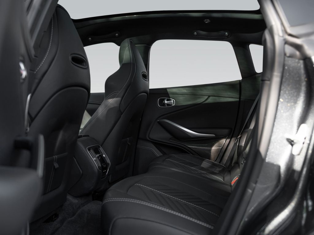 Aston Martin DBX 2023