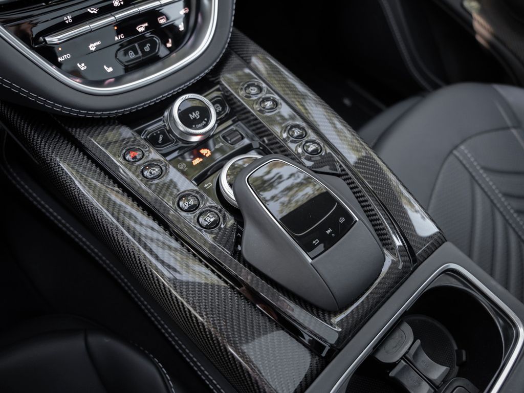 Aston Martin DBX 2023