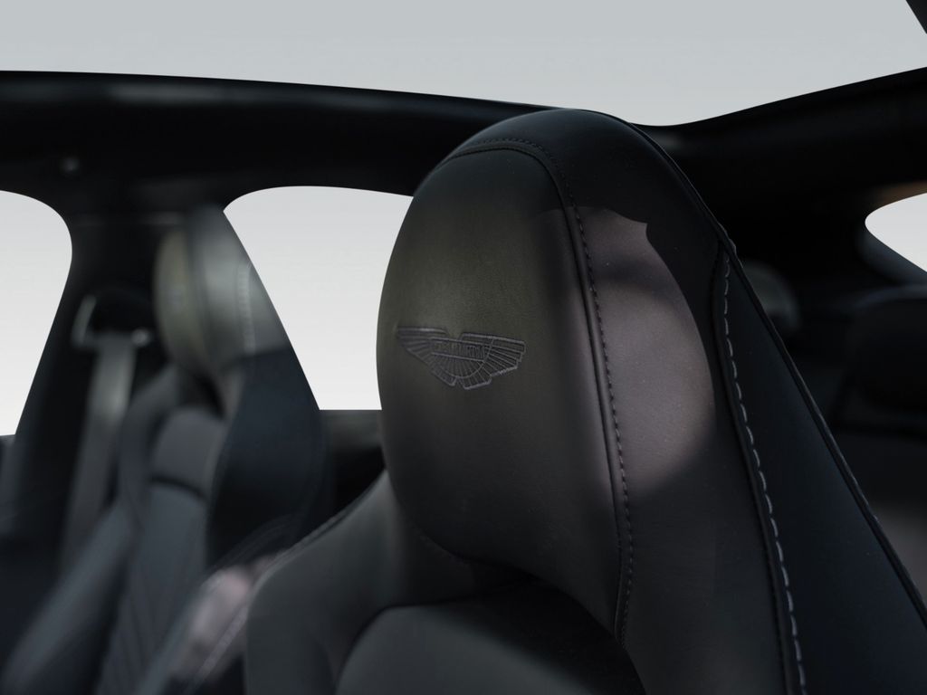 Aston Martin DBX 2023