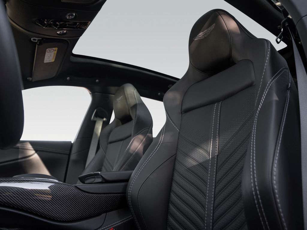 Aston Martin DBX 2023