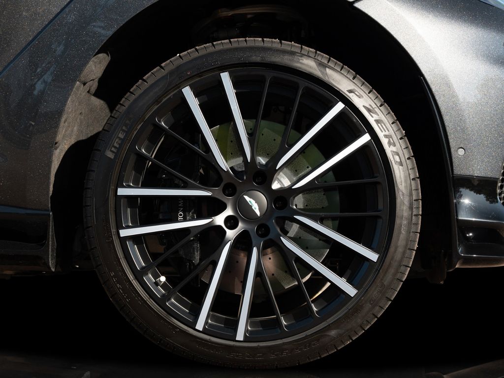 Aston Martin DBX 2023