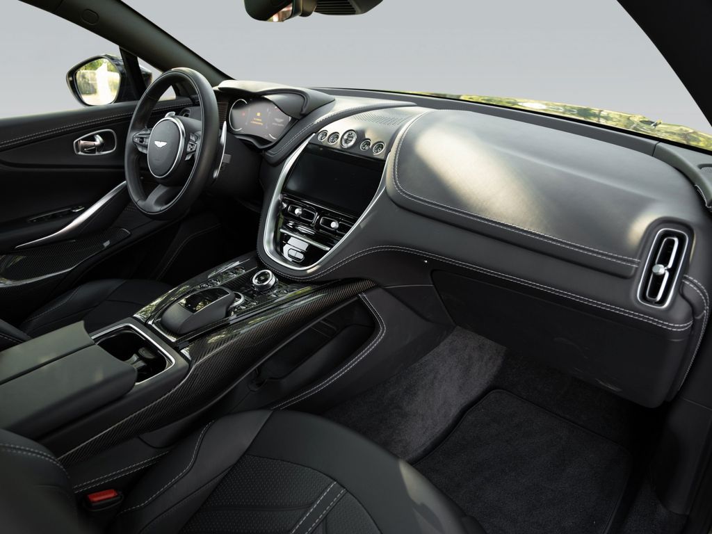 Aston Martin DBX 2023