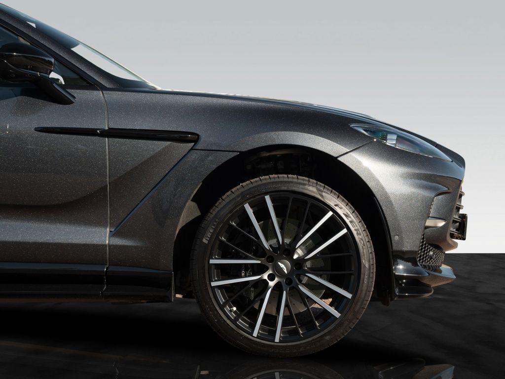 Aston Martin DBX 2023