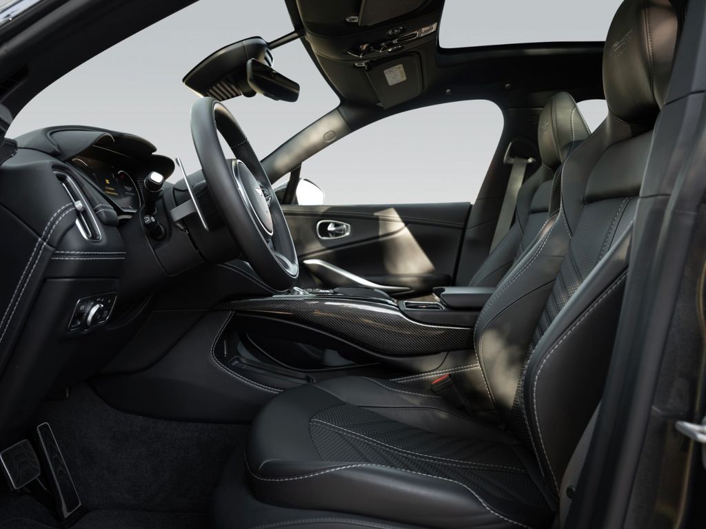 Aston Martin DBX 2023