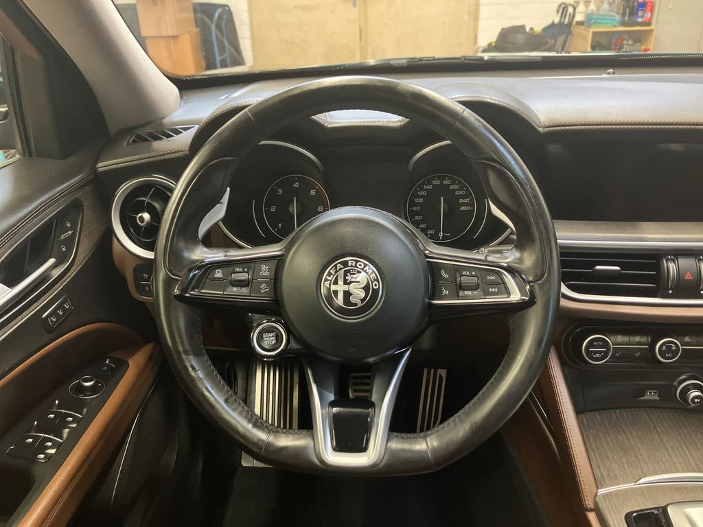 Alfa Romeo Stelvio 2021