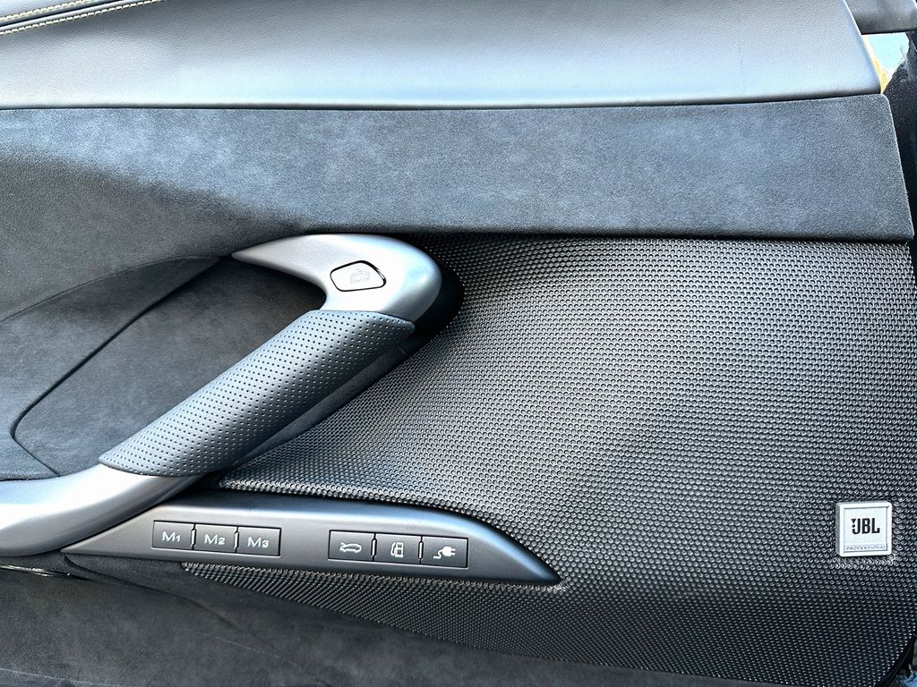 Ferrari 296 GTS 2025