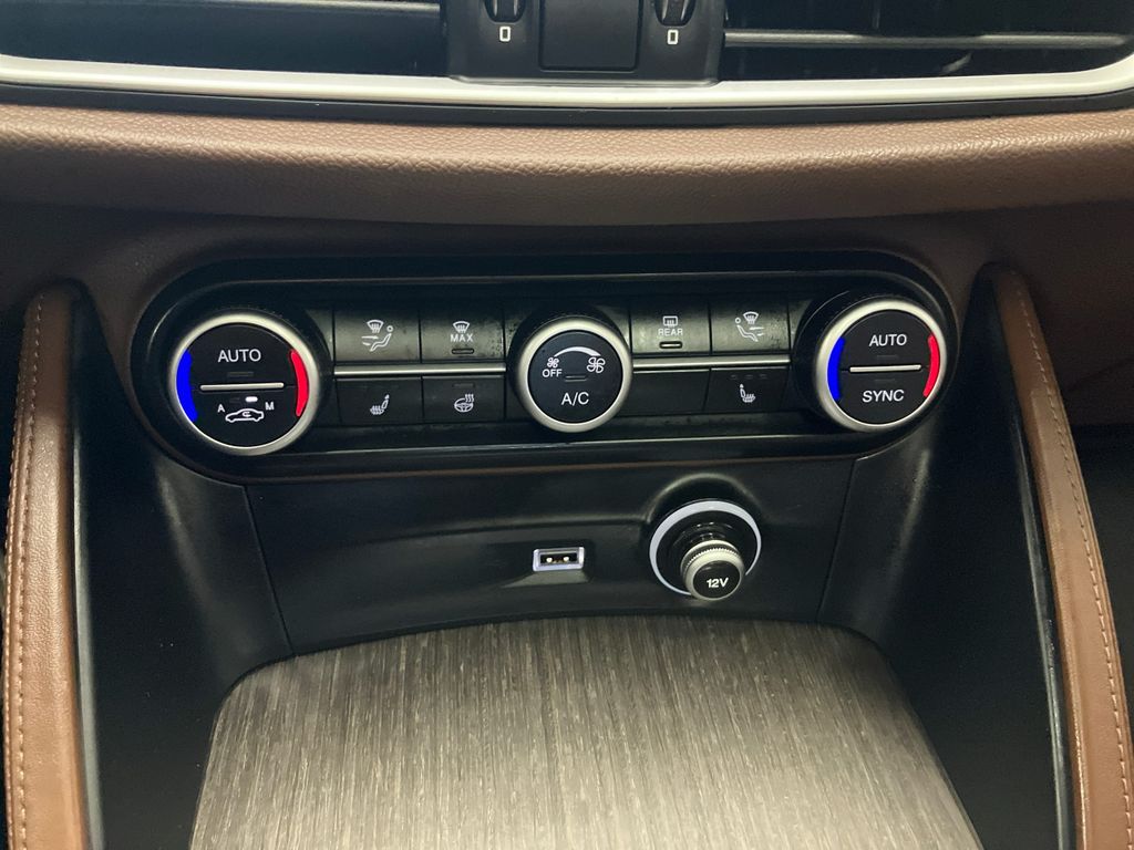 Alfa Romeo Stelvio 2021